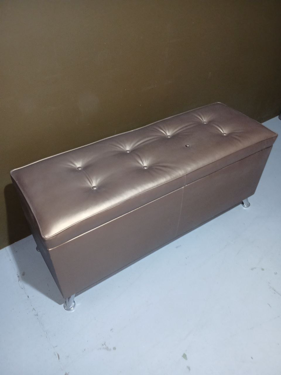 Banqueta baúl tapizada