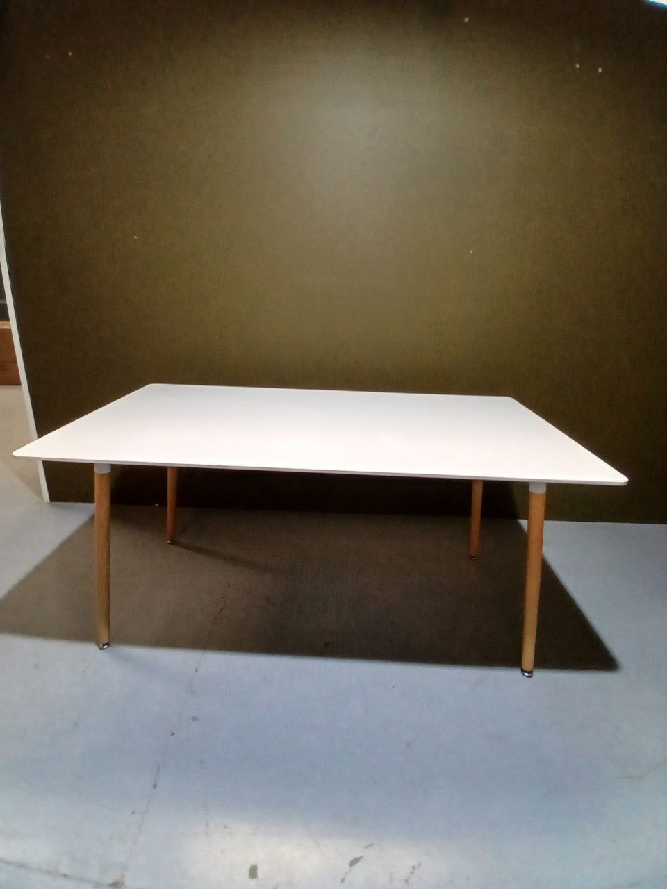 Mesa de comedor estilo nórdico