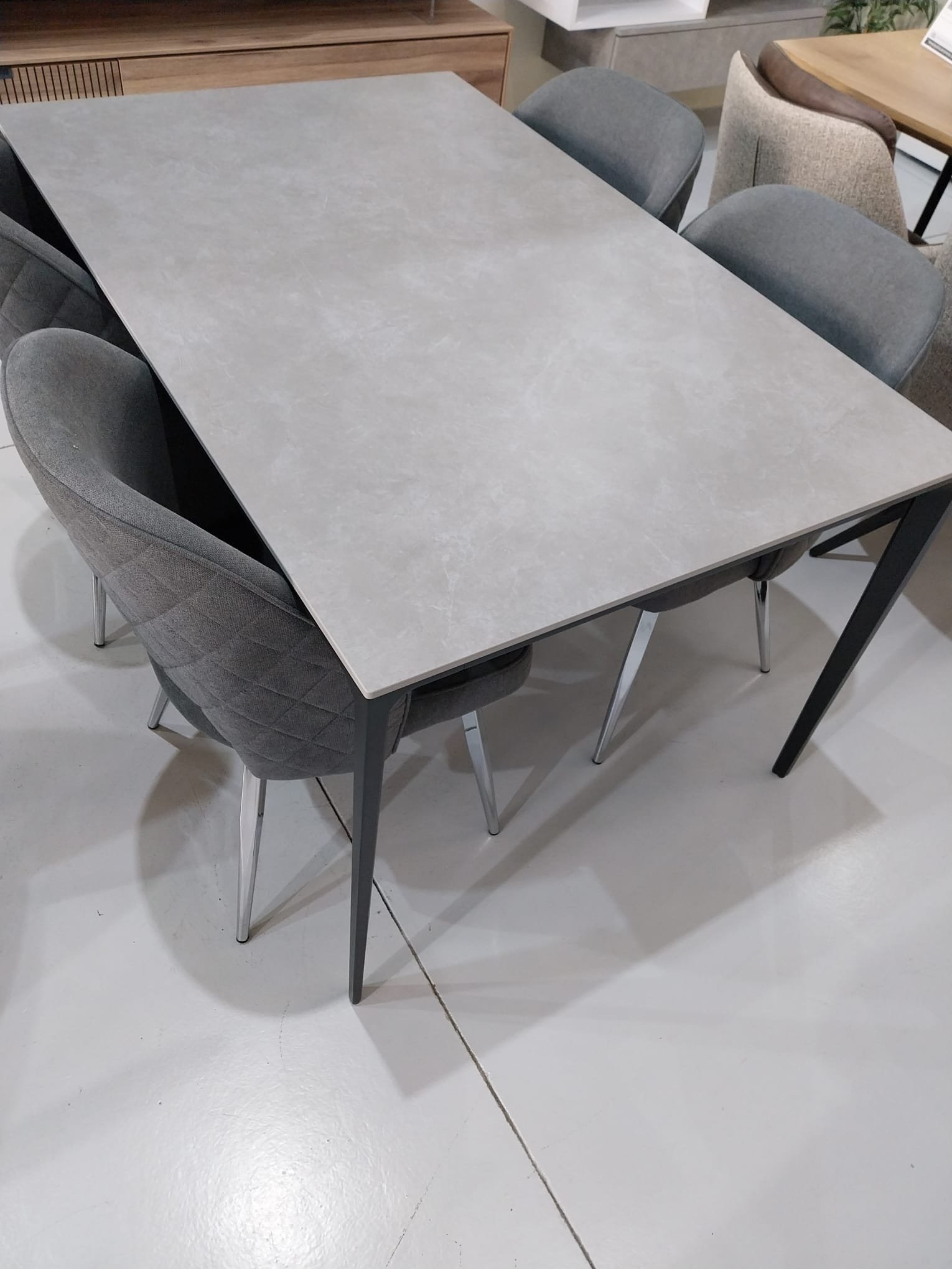 MESA CORTÉS – N PORCELÁNICO