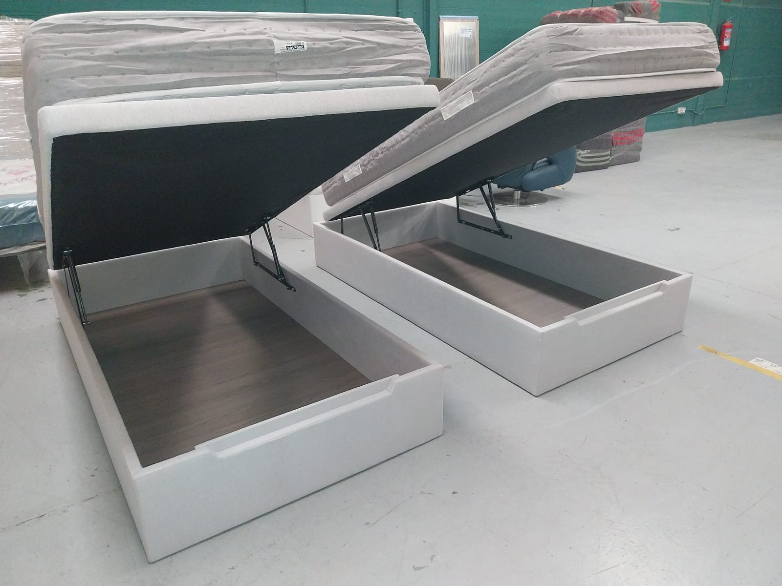 002 Canapé y colchón 105*200 (por und)